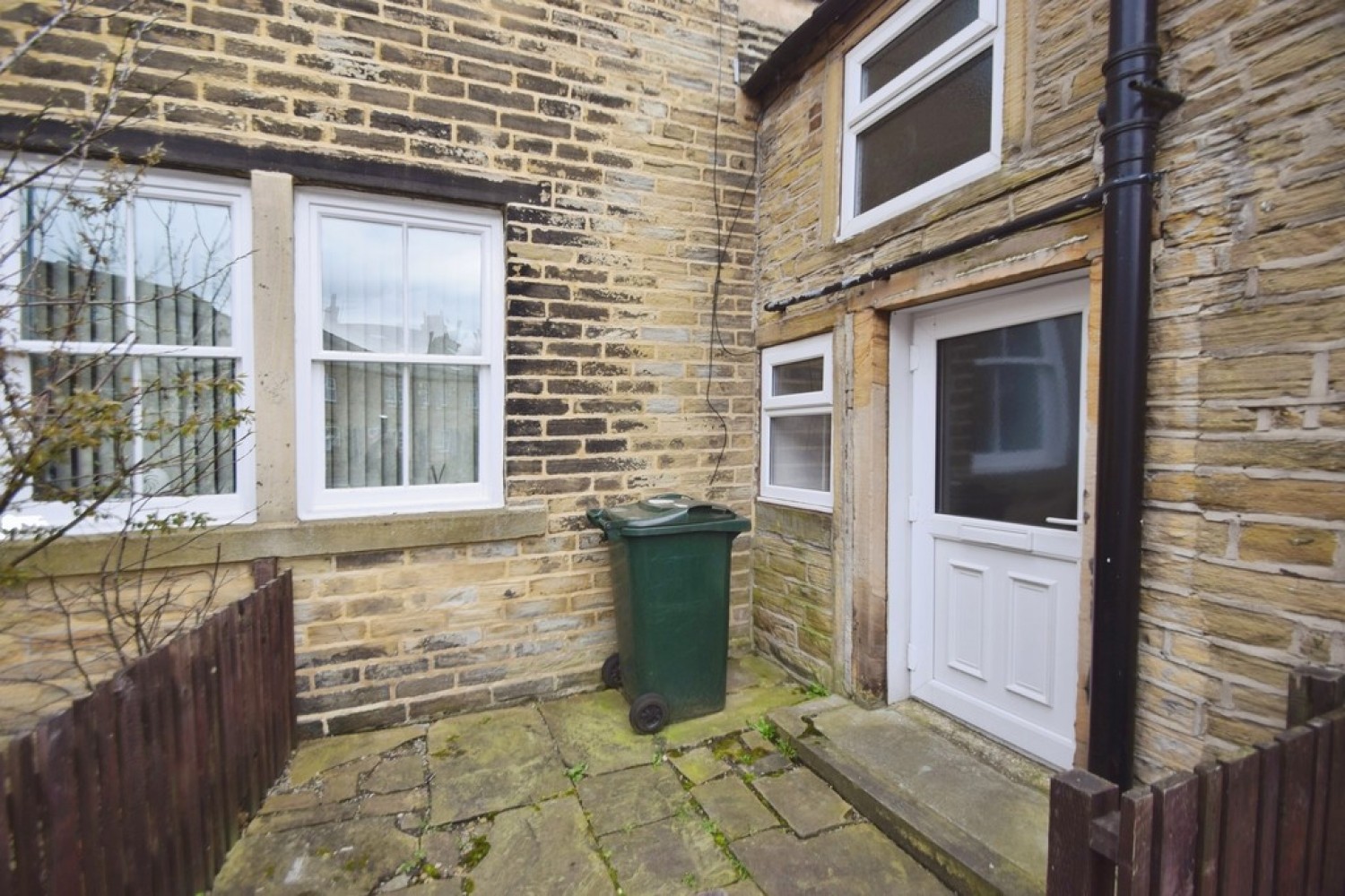 1 bedroom House for Letting Stone Road, Eccleshill