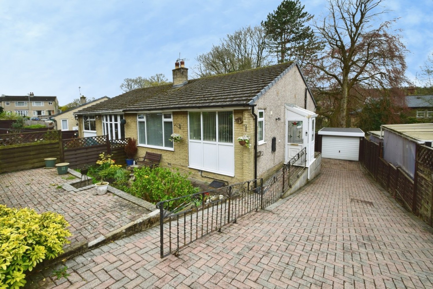 2 bedroom House for Sale Hainworth, Keighley, West Yorkshire