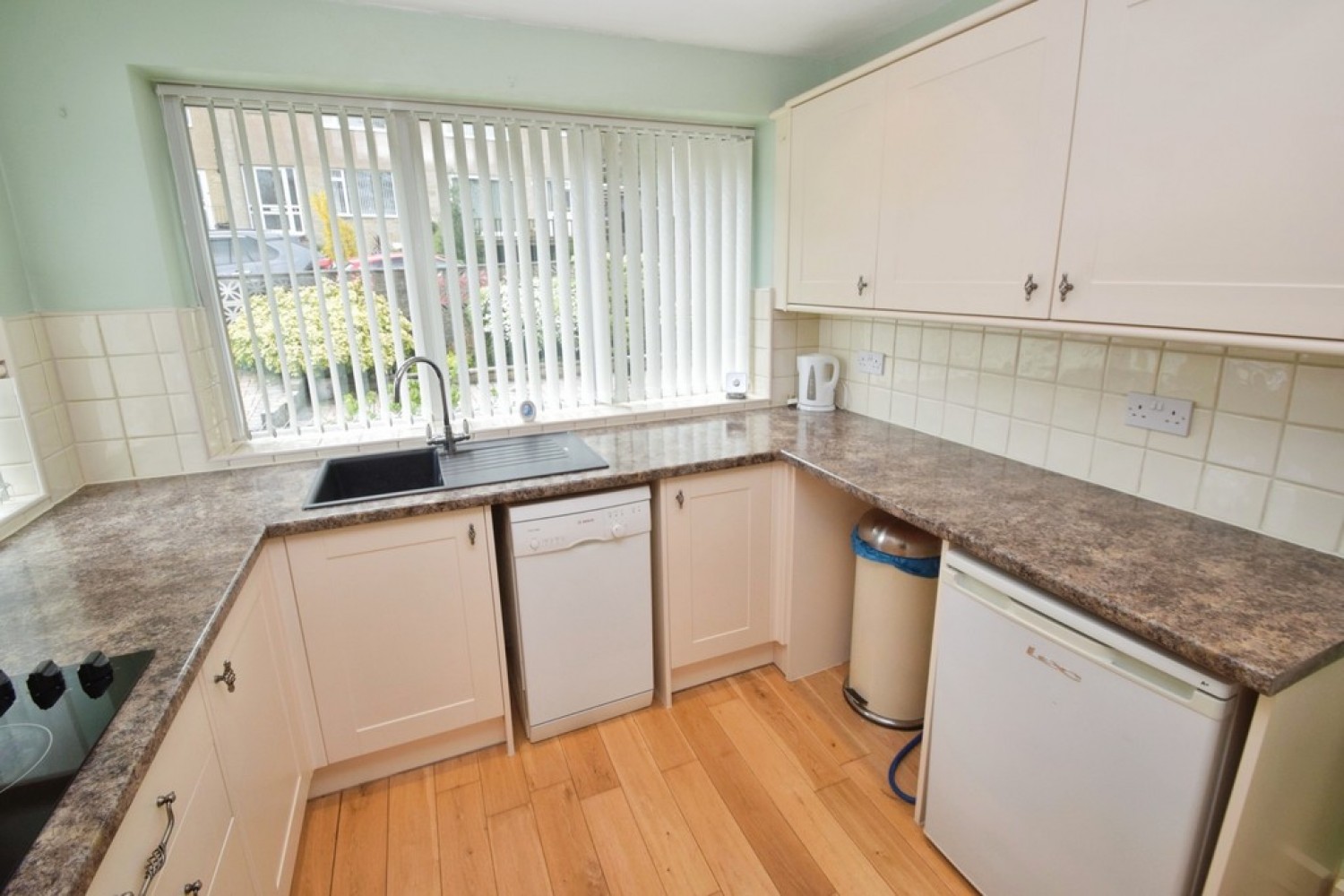 2 bedroom House for Sale Hainworth, Keighley, West Yorkshire
