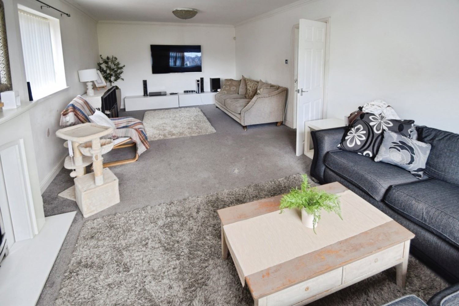 4 bedroom House for Sale Aireville Rise, Bradford, West Yorkshire