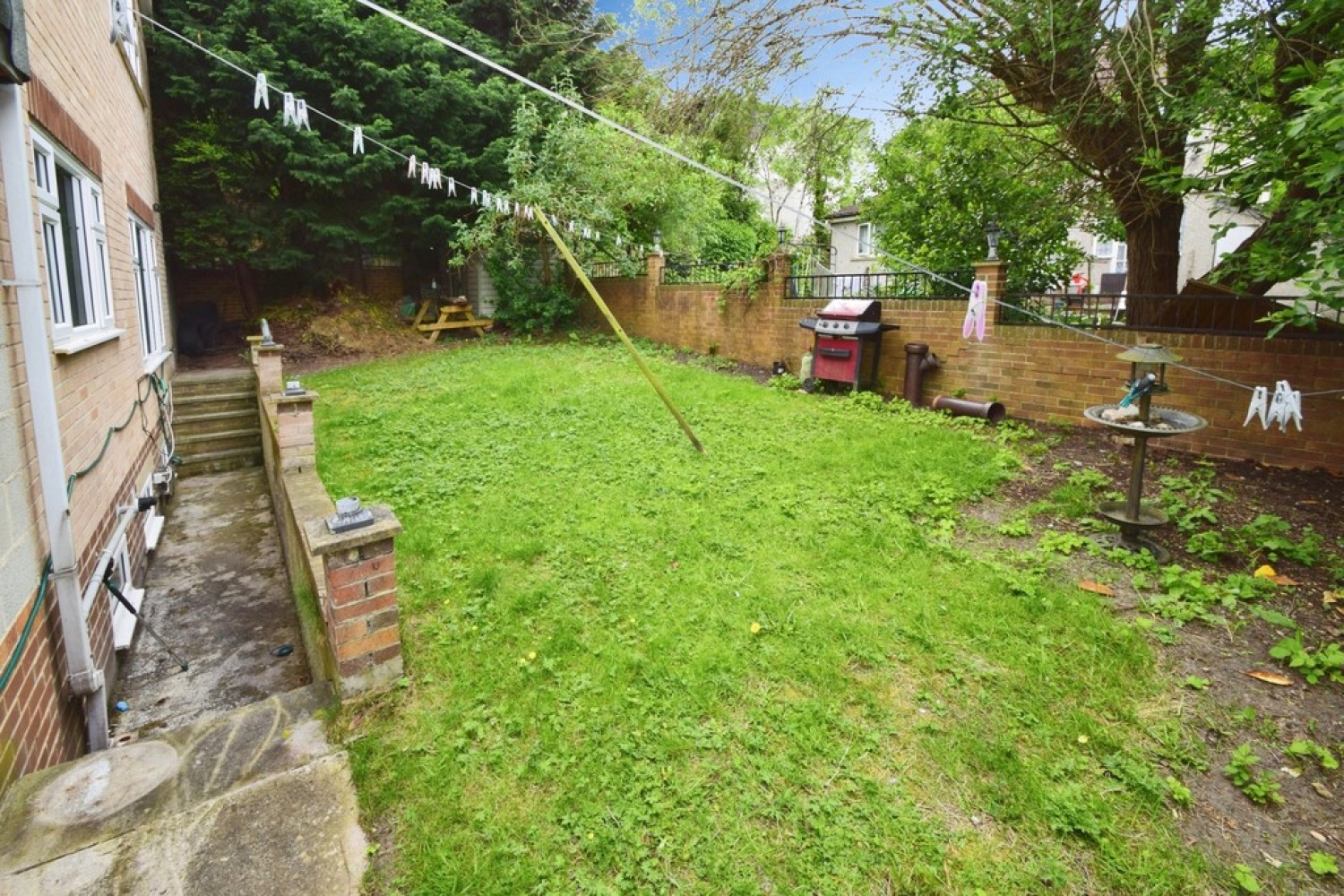 4 bedroom House for Sale Aireville Rise, Bradford, West Yorkshire
