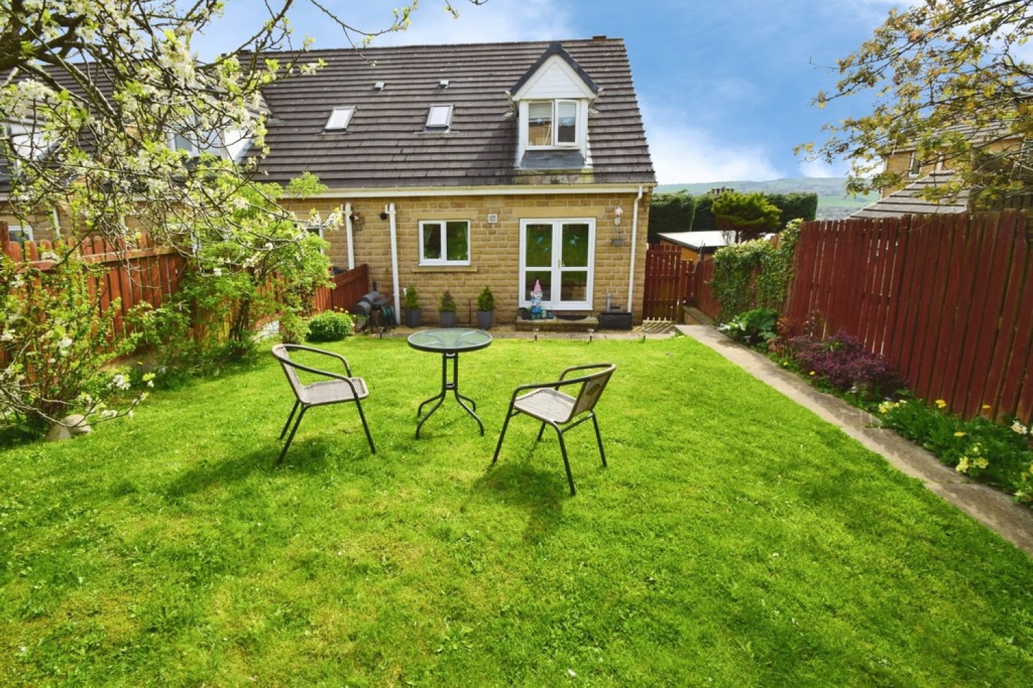 3 bedroom House for Sale Hazelhurst Brow, Bradford, West Yorkshire