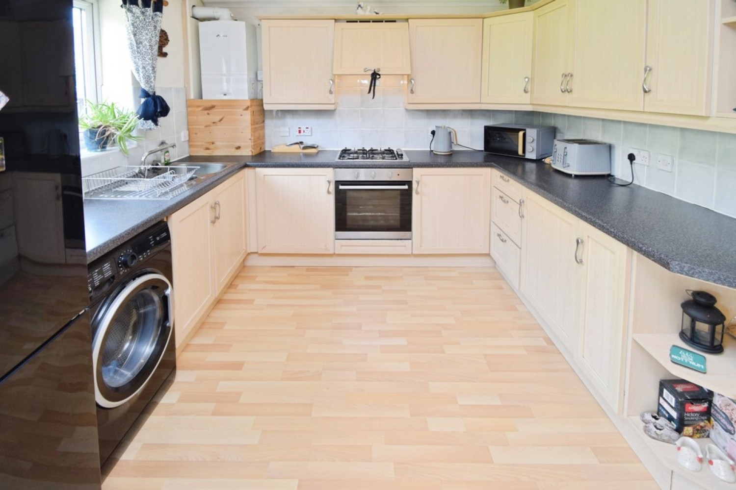 3 bedroom House for Sale Hazelhurst Brow, Bradford, West Yorkshire