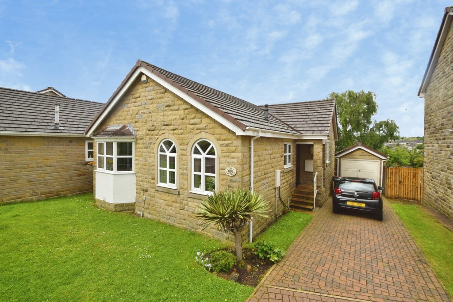3 bedroom Bungalow for Sale Wilsden, Bradford, West Yorkshire