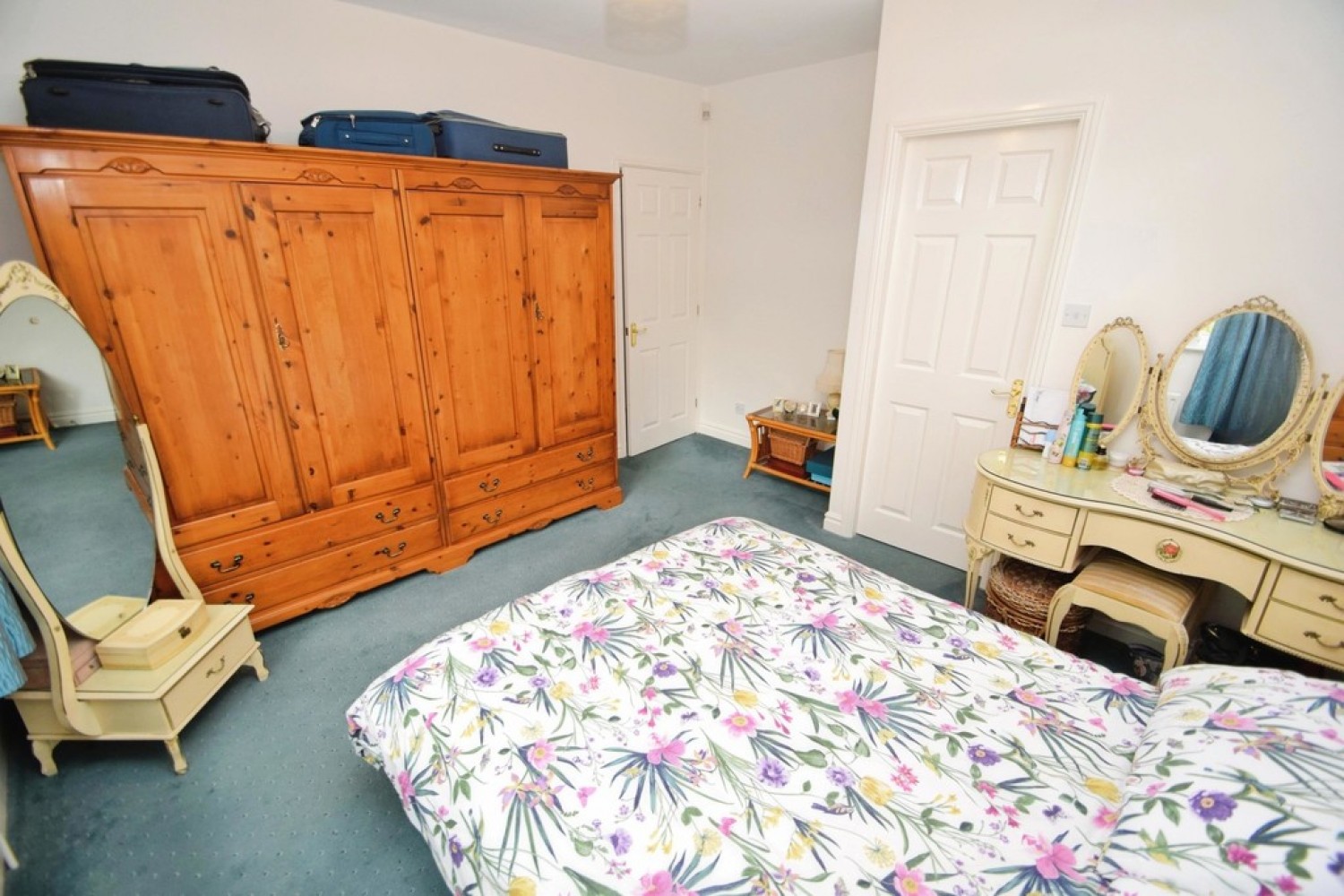 3 bedroom Bungalow for Sale Wilsden, Bradford, West Yorkshire