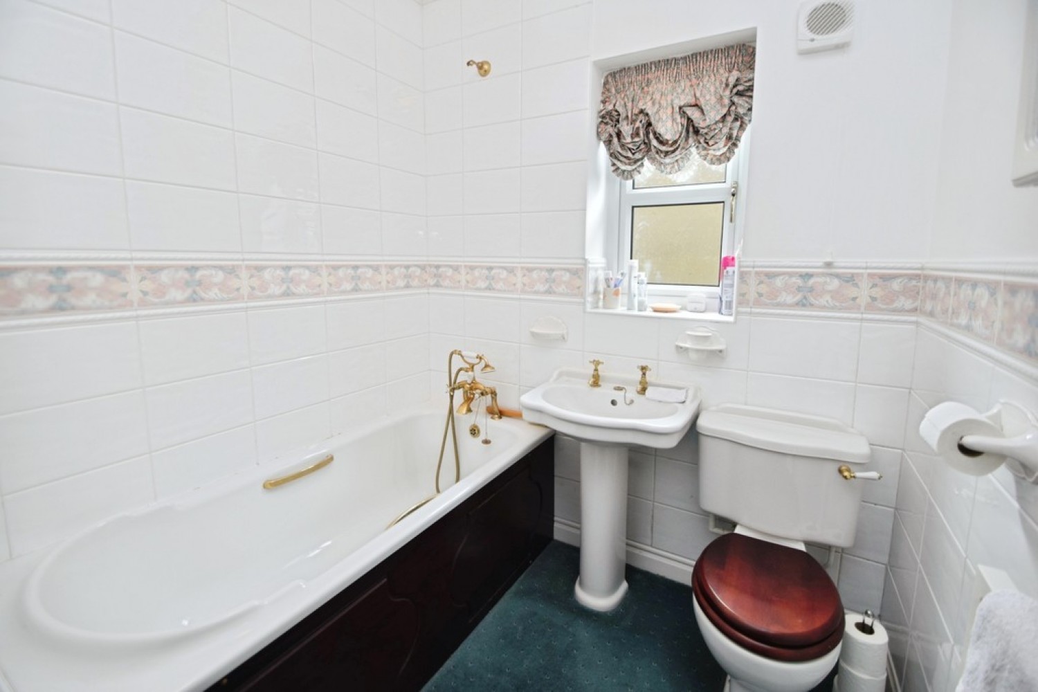 3 bedroom Bungalow for Sale Wilsden, Bradford, West Yorkshire