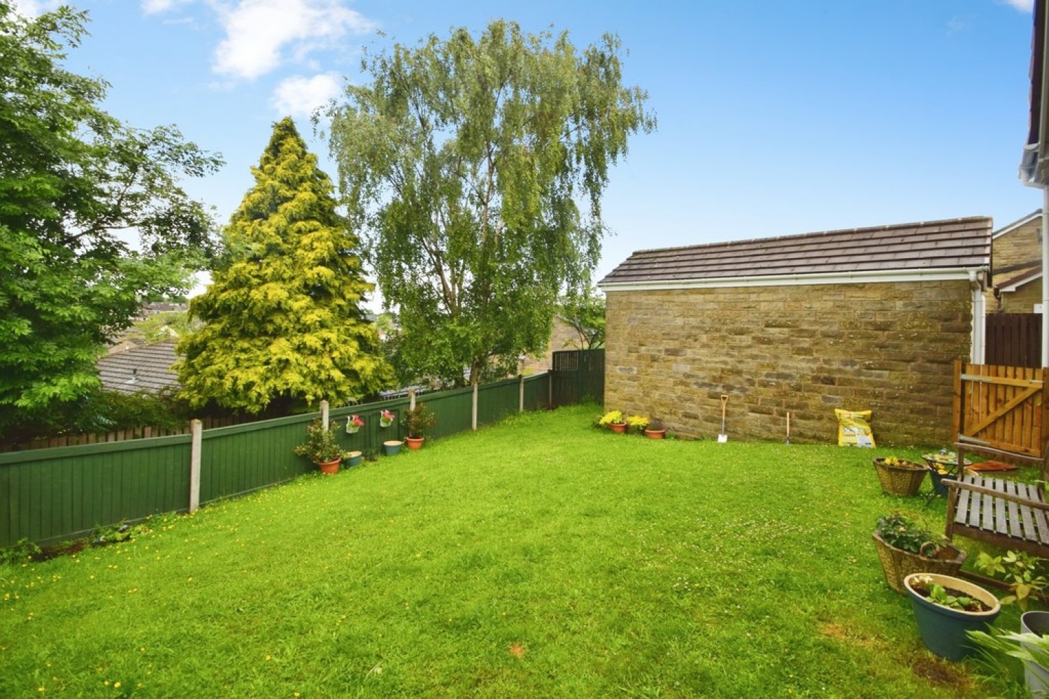 3 bedroom Bungalow for Sale Wilsden, Bradford, West Yorkshire
