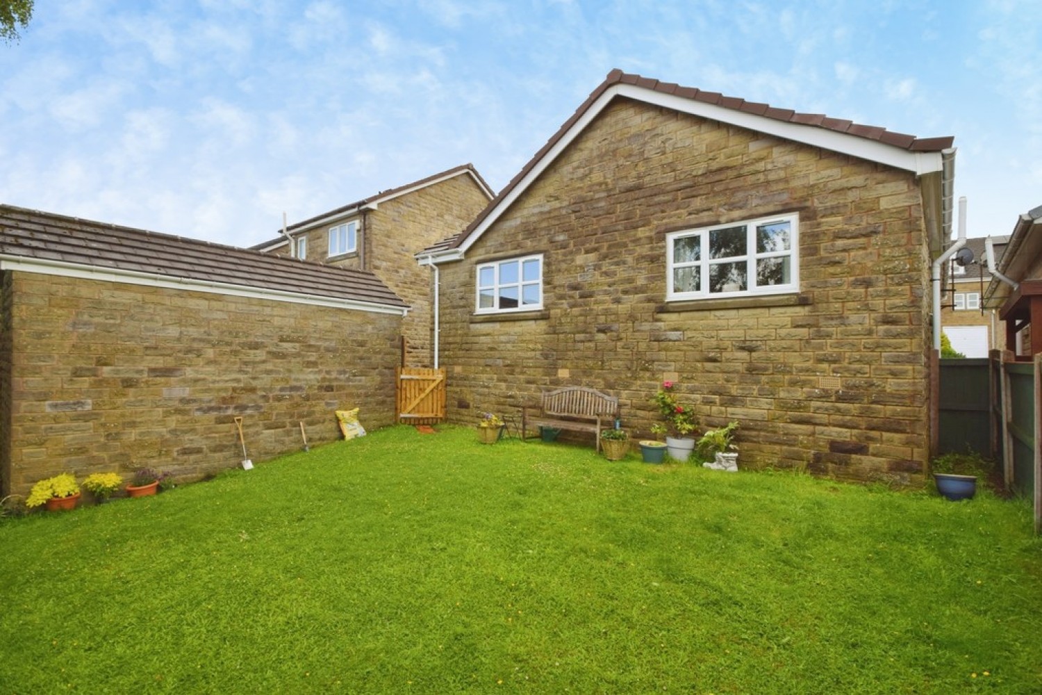 3 bedroom Bungalow for Sale Wilsden, Bradford, West Yorkshire