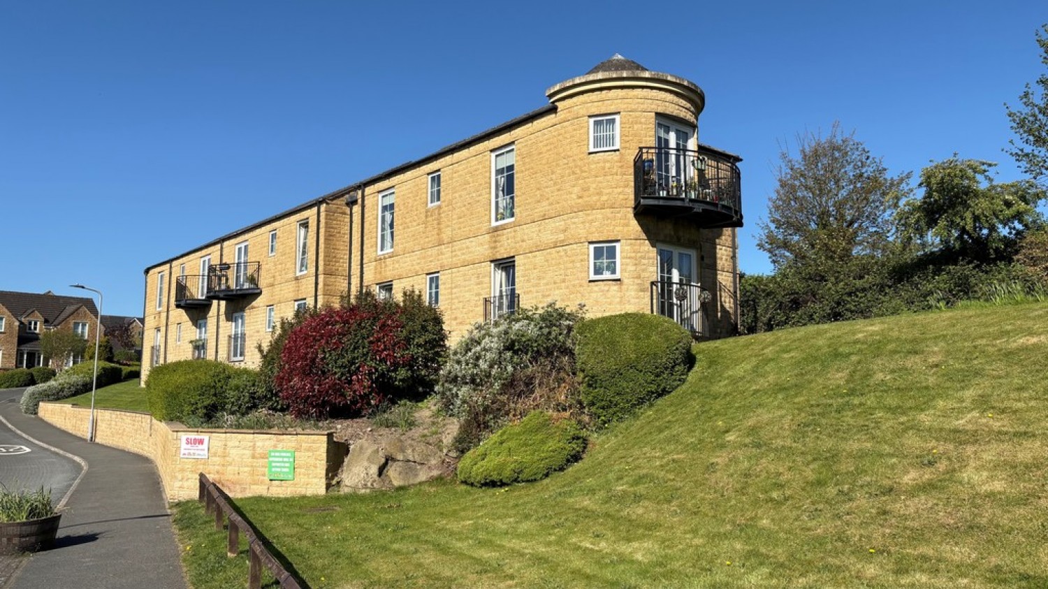 2 bedroom Flat for Sale Gilstead, Bingley, West Yorkshire