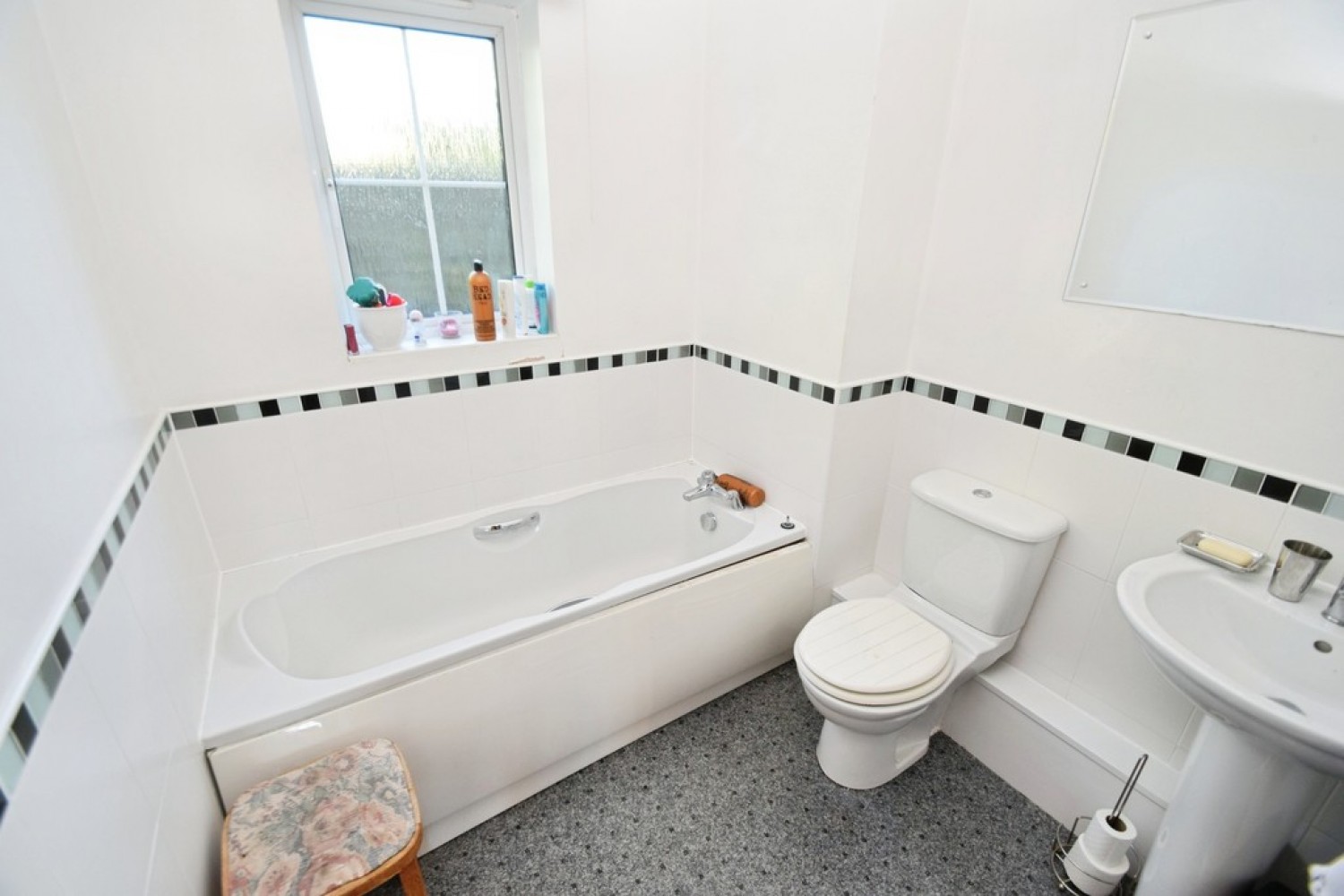 2 bedroom Flat for Sale Gilstead, Bingley, West Yorkshire