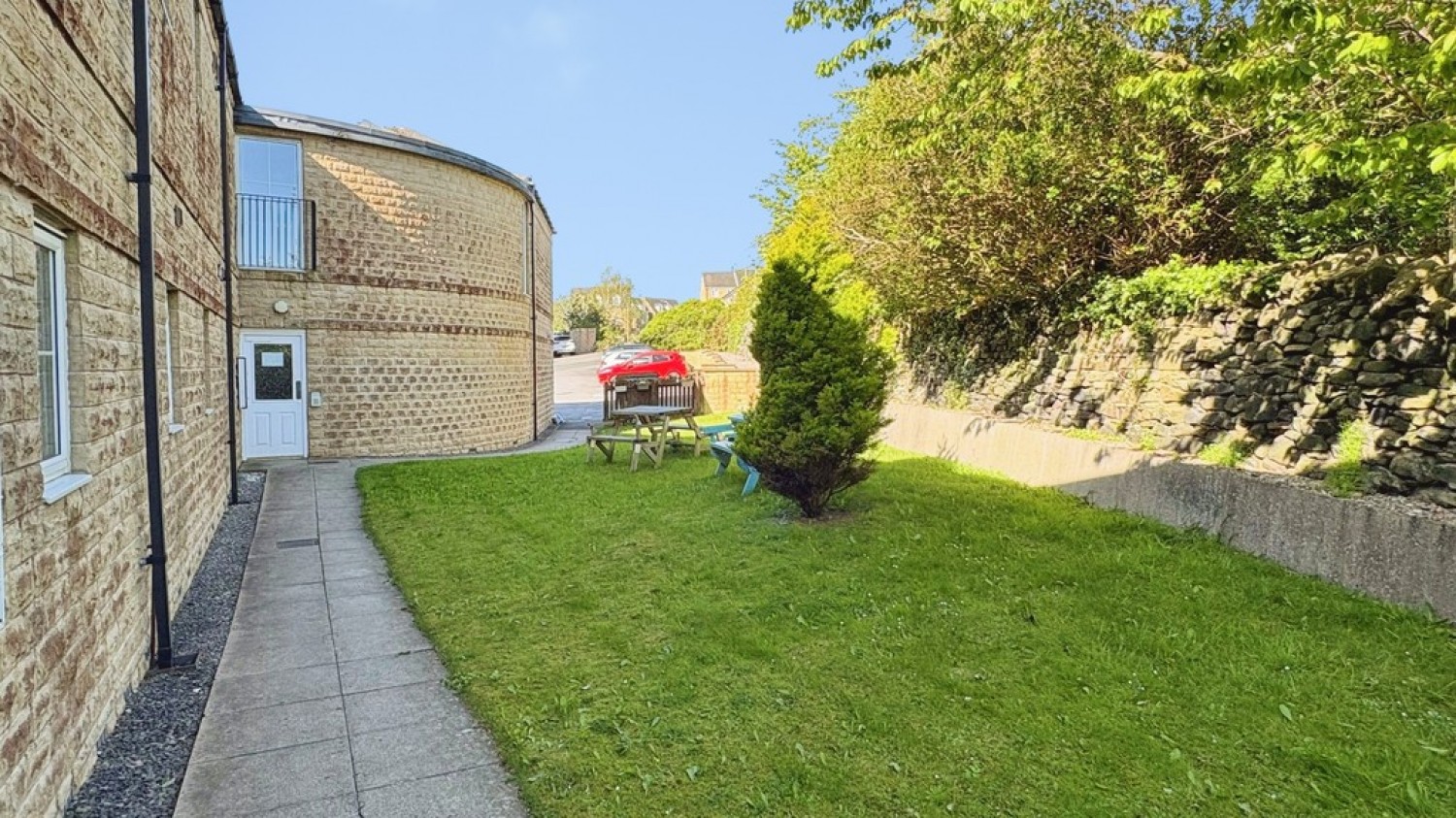 2 bedroom Flat for Sale Gilstead, Bingley, West Yorkshire