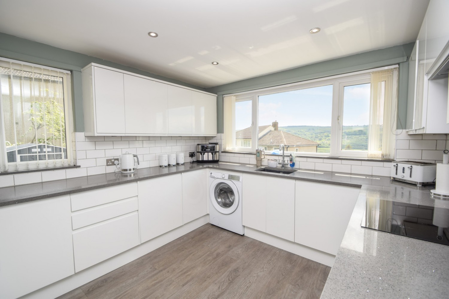 3 bedroom Bungalow for Sale Riddlesden, Bradford, West Yorkshire