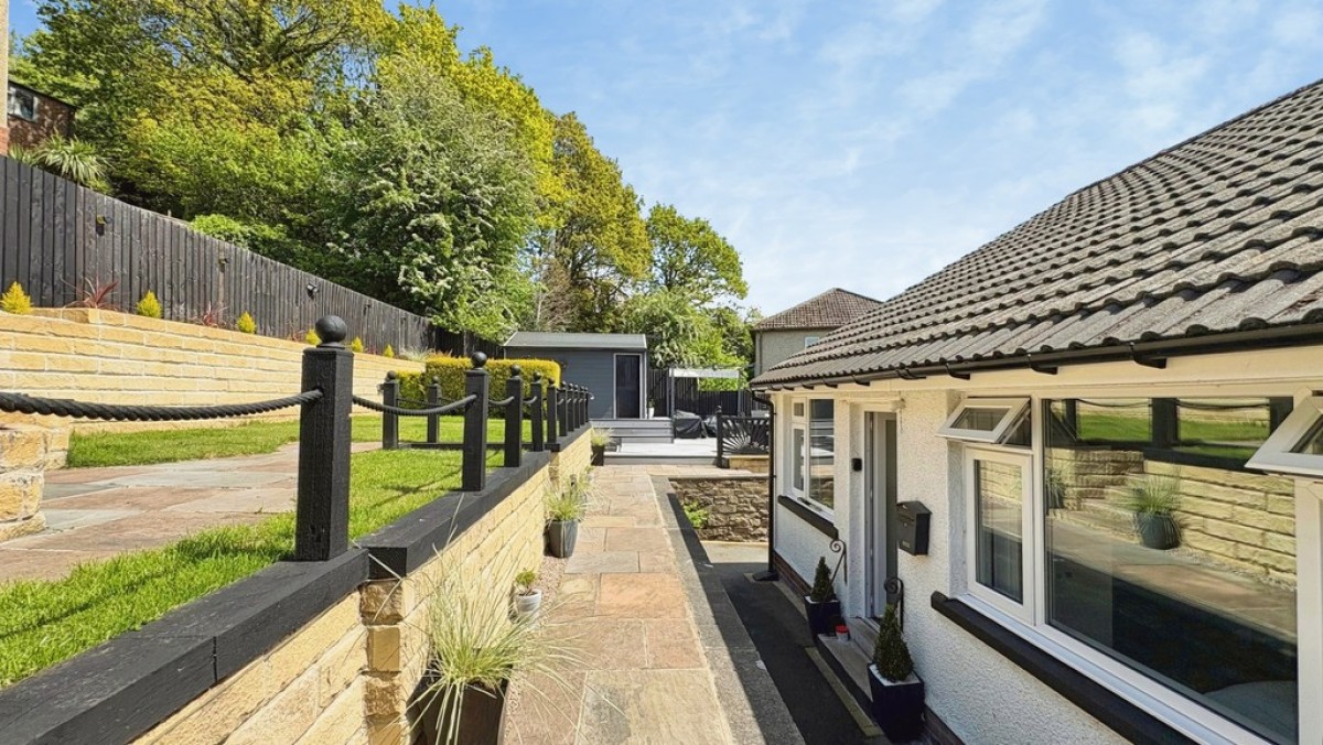 Riddlesden, Bradford, West Yorkshire