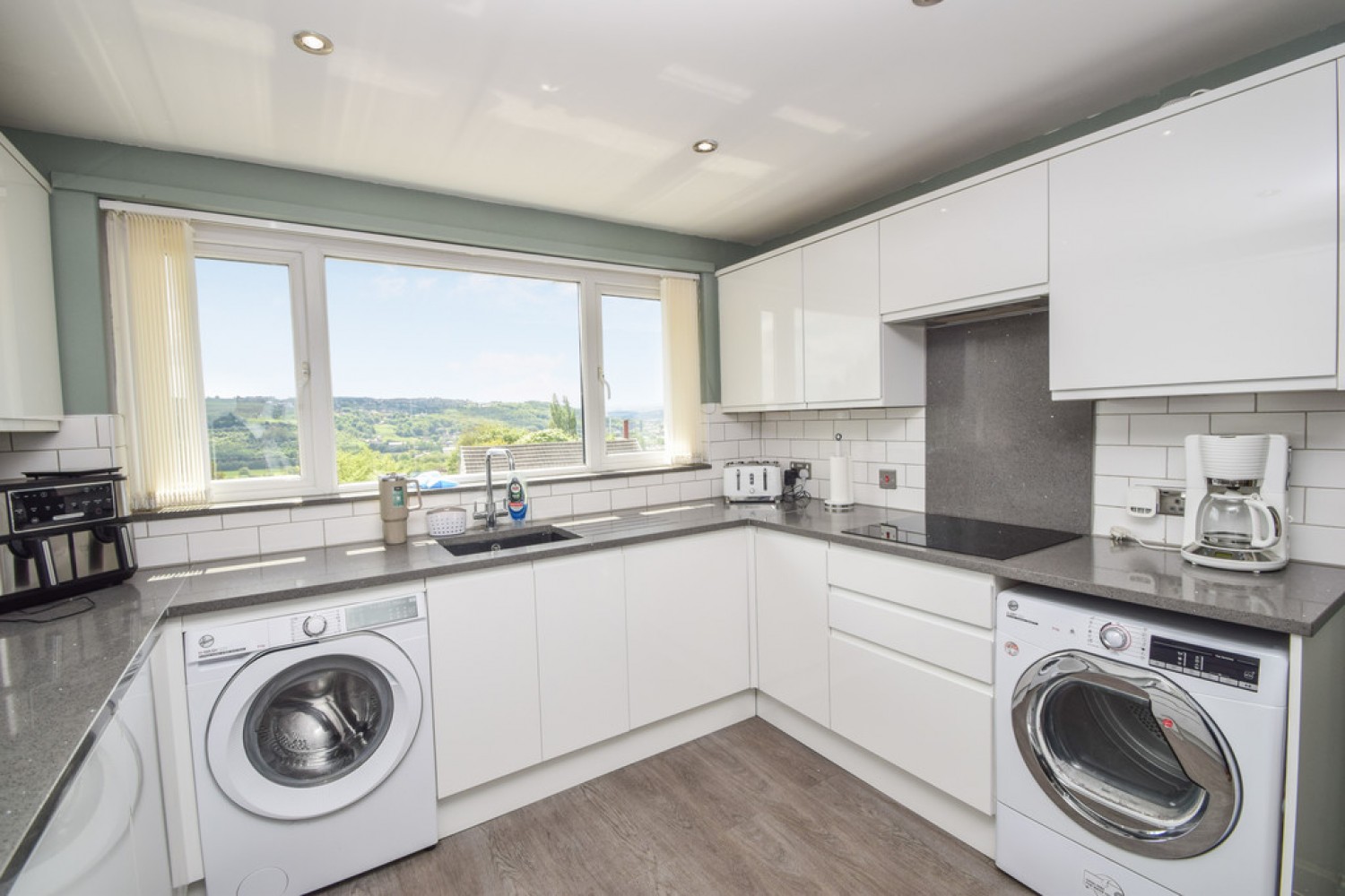 3 bedroom Bungalow for Sale Riddlesden, Bradford, West Yorkshire