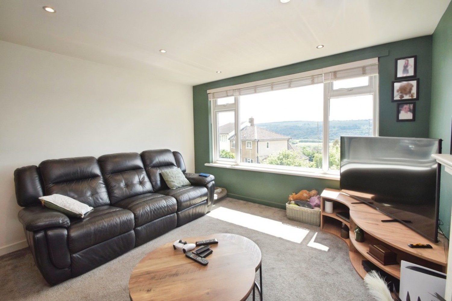 3 bedroom Bungalow for Sale Riddlesden, Bradford, West Yorkshire