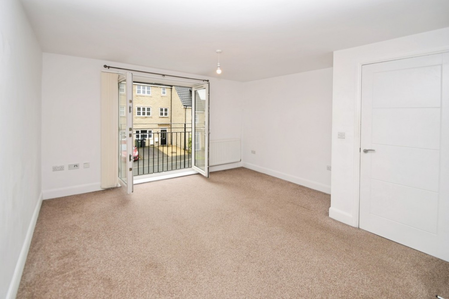 2 bedroom Flat for Sale Laisterdyke, Bradford, West Yorkshire