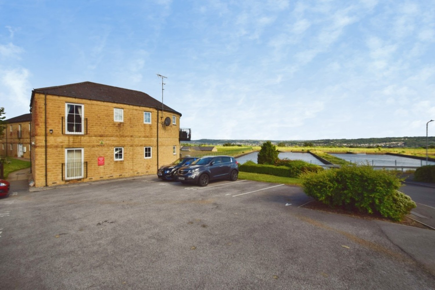 2 bedroom Flat for Sale Gilstead, Bradford, West Yorkshire
