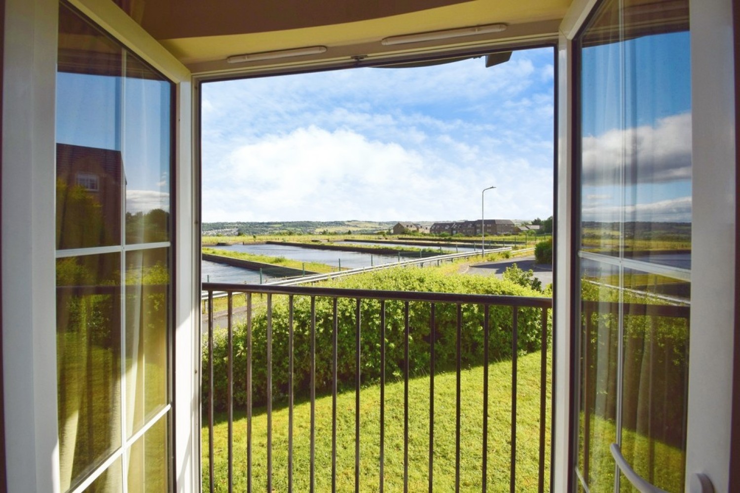 2 bedroom Flat for Sale Gilstead, Bradford, West Yorkshire