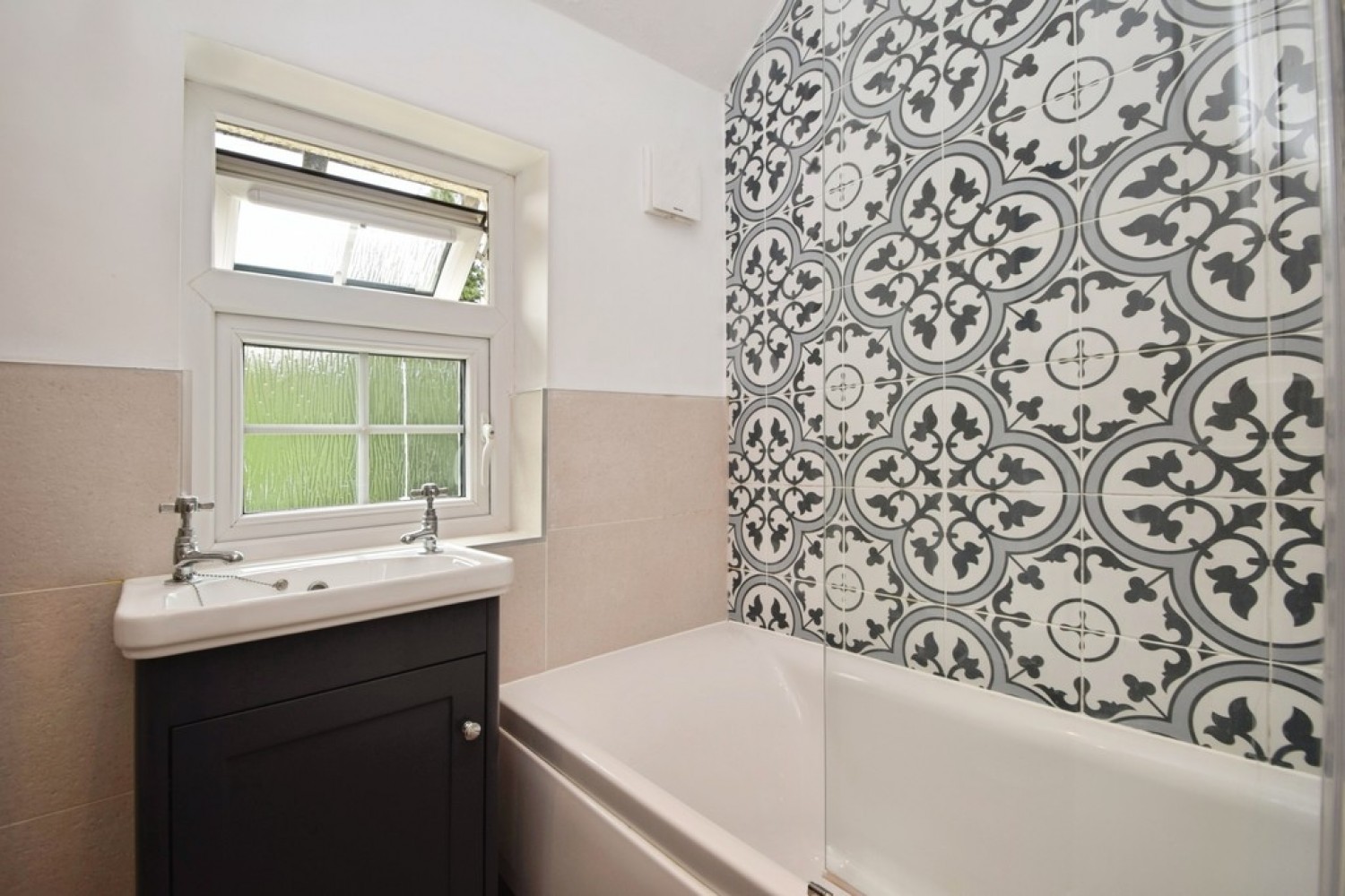 2 bedroom House for Sale Gilstead, Bradford, West Yorkshire