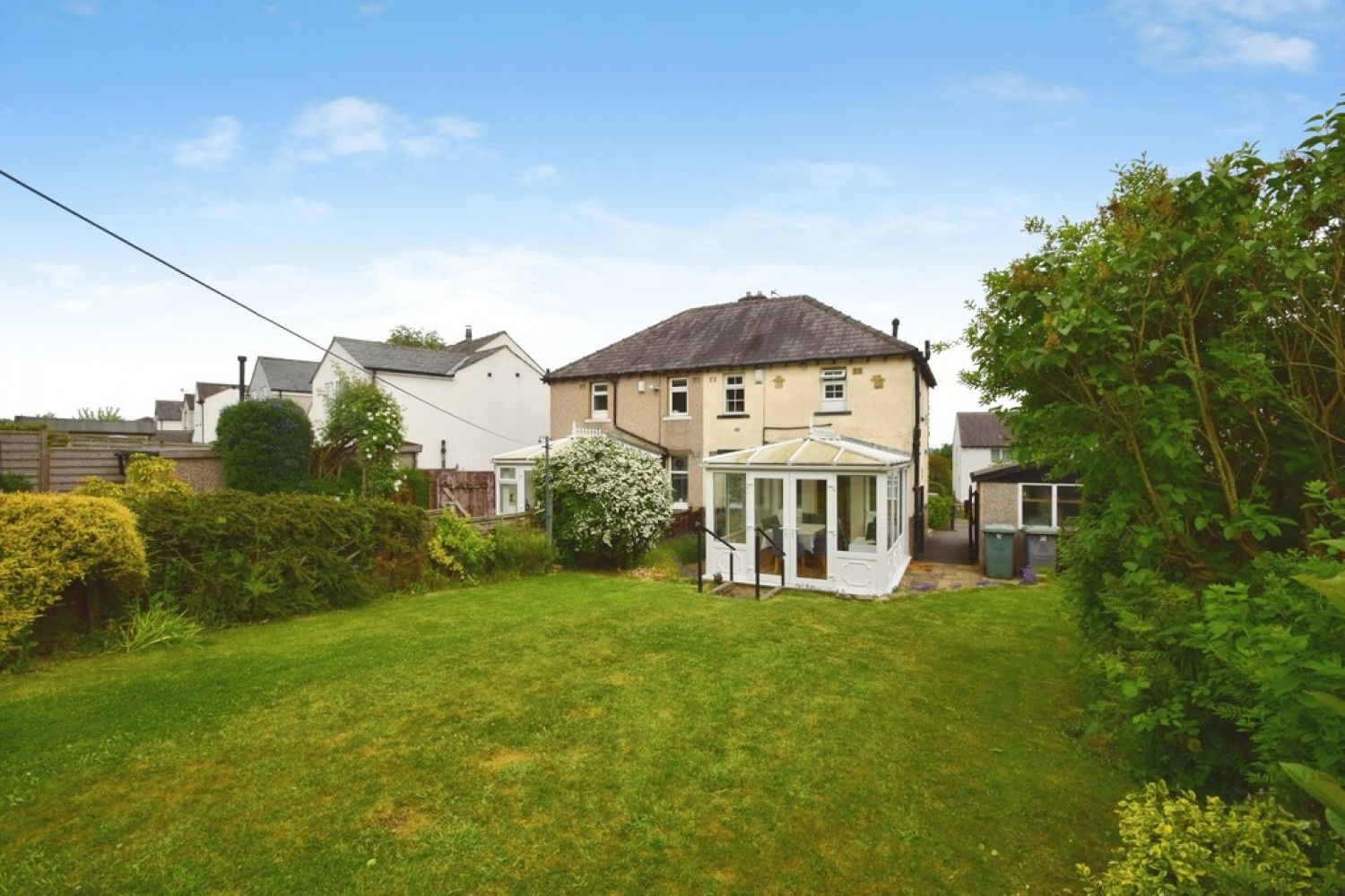 2 bedroom House for Sale Gilstead, Bradford, West Yorkshire