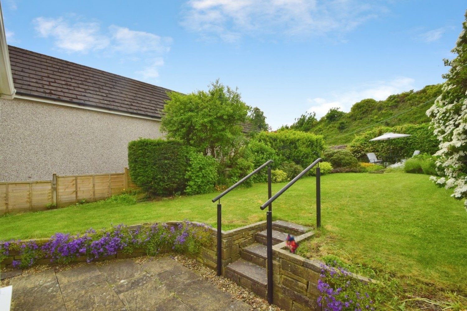 2 bedroom House for Sale Gilstead, Bradford, West Yorkshire