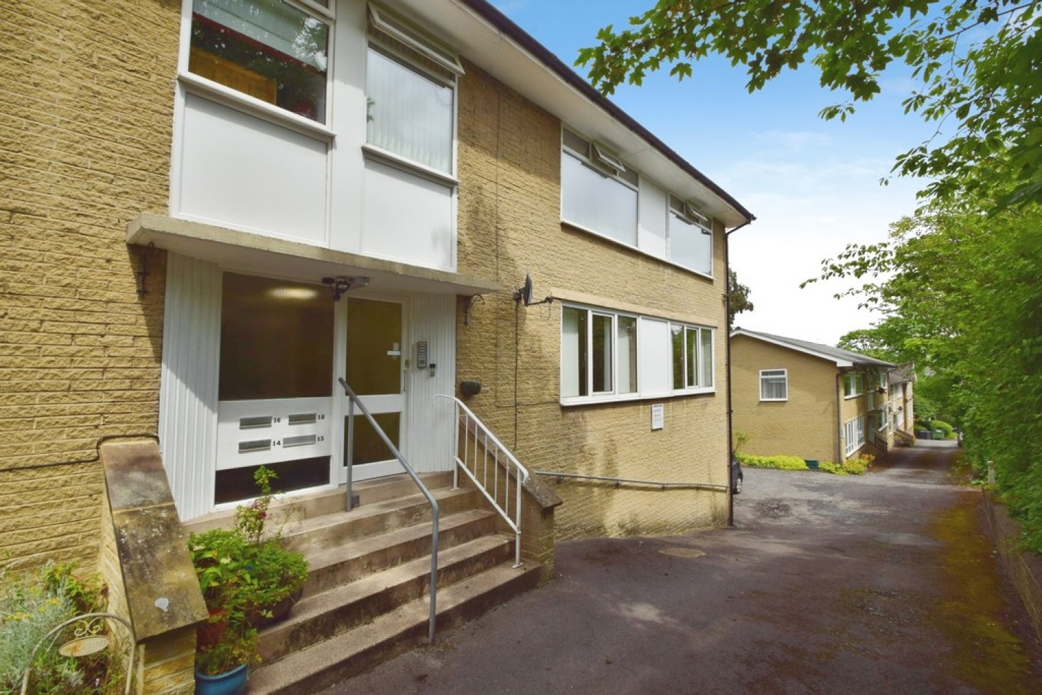2 bedroom Flat for Sale Keighley, West Yorkshire