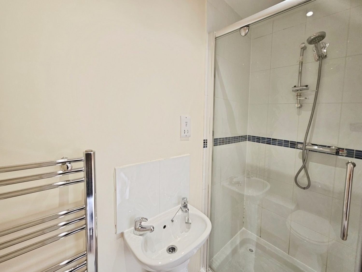 2 bedroom Flat for Letting Laura ashley house