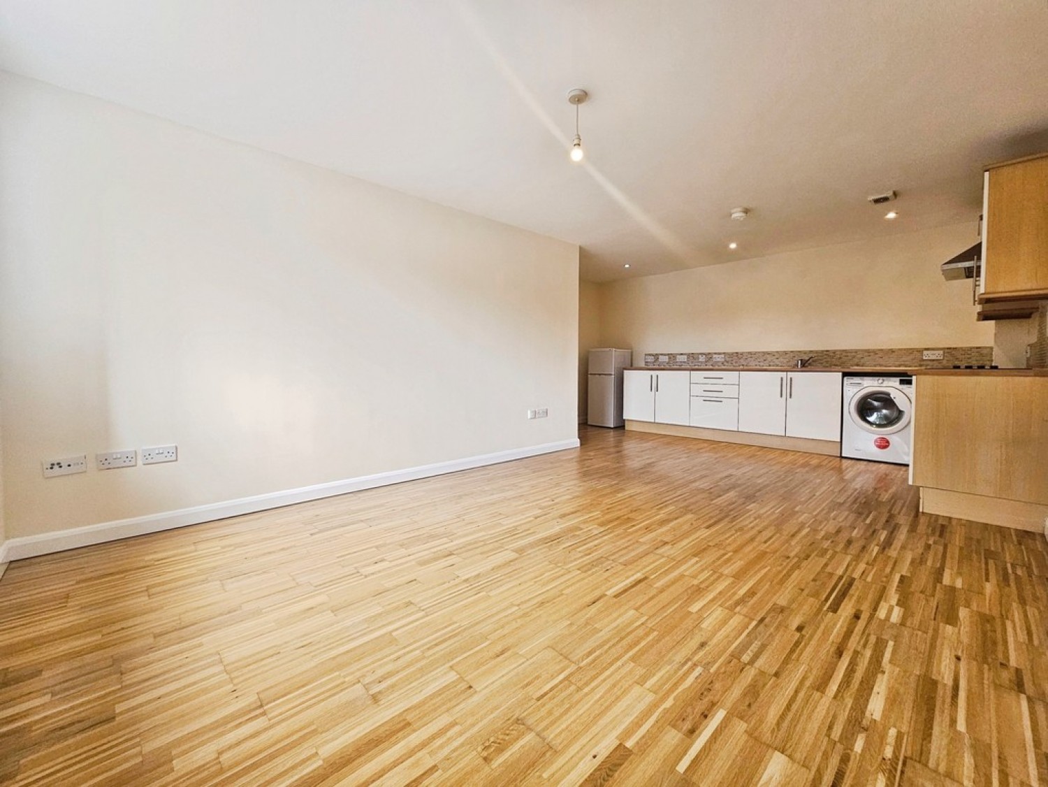 2 bedroom Flat for Letting Laura ashley house
