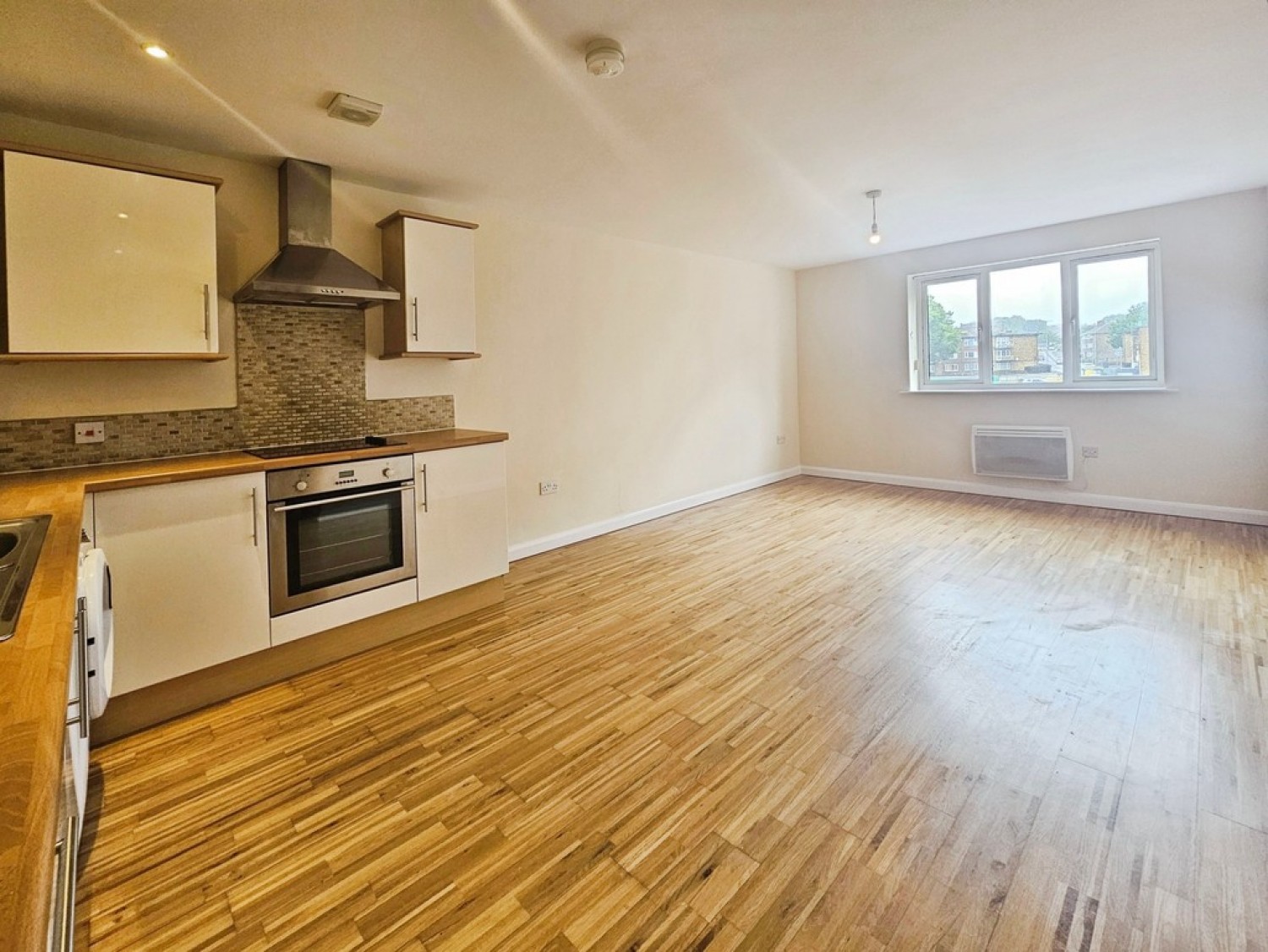 2 bedroom Flat for Letting Laura ashley house