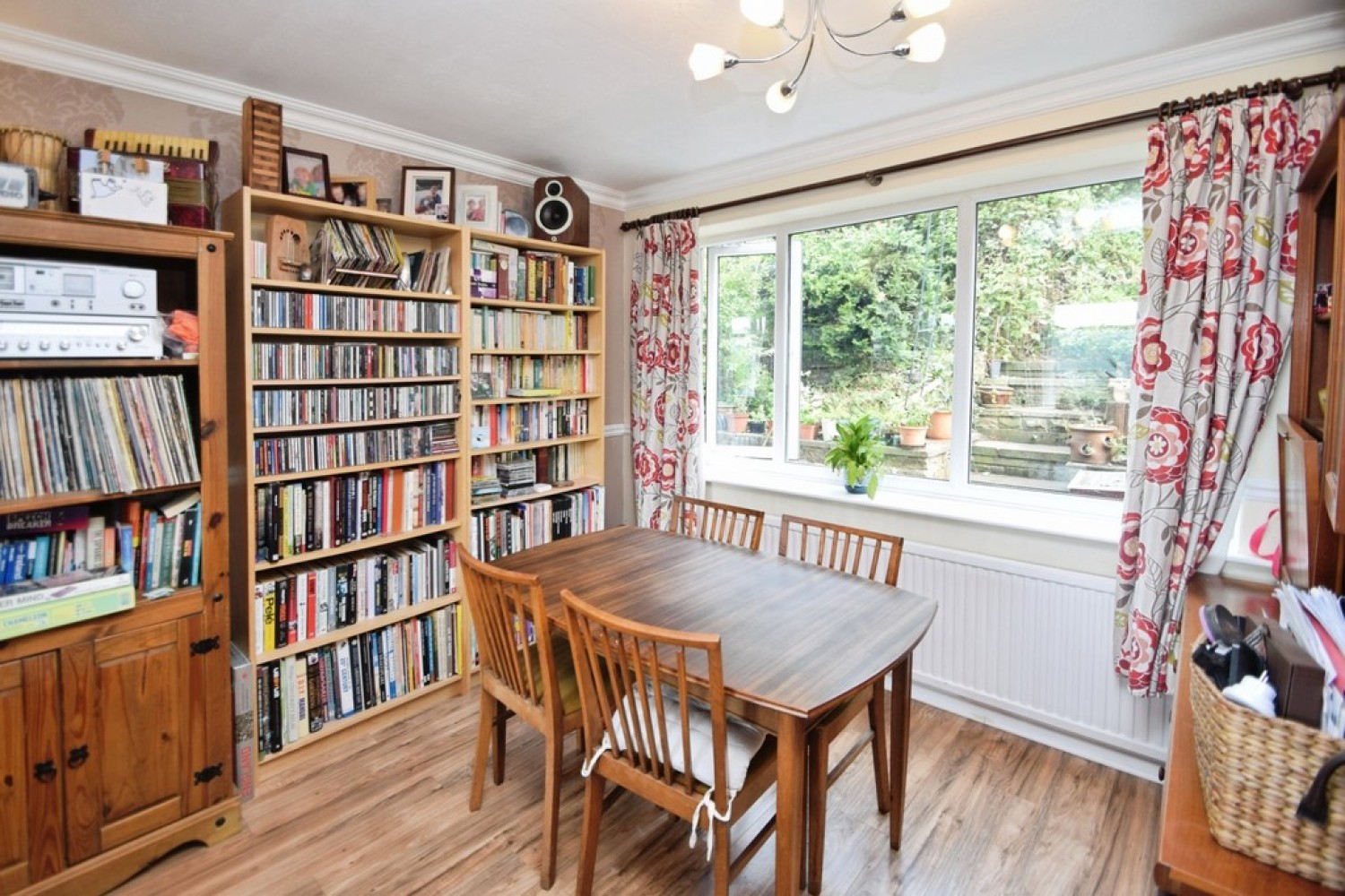 4 bedroom House for Sale Riddlesden, Keighley, West Yorkshire