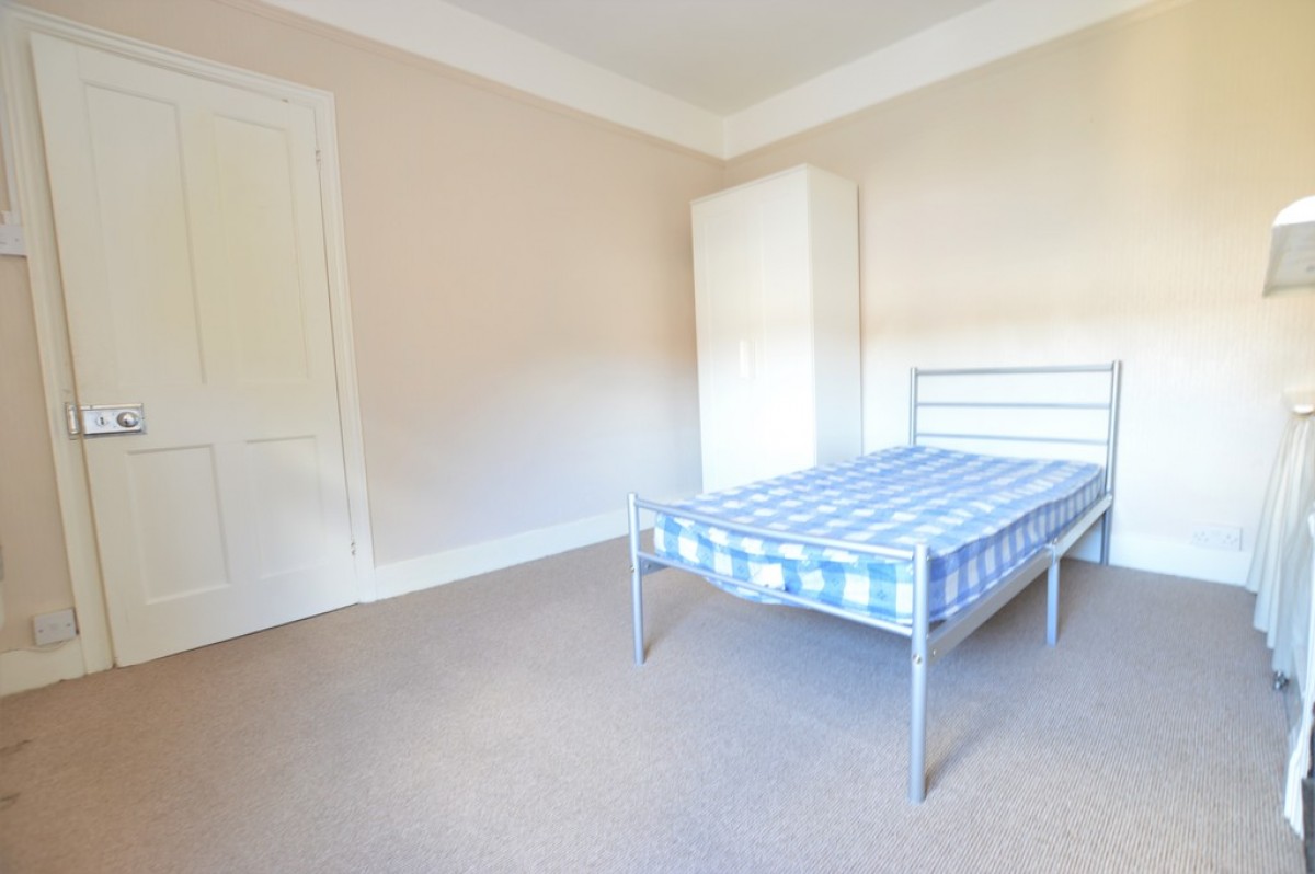 College Avenue, Slough