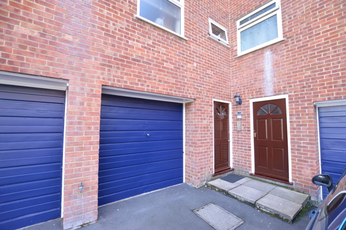 Bath Court, Powney Road