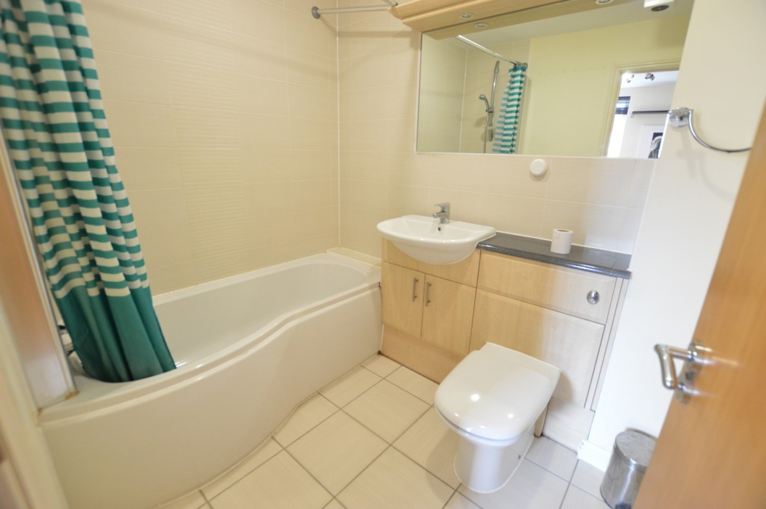 2 bedroom Flat for Letting The Crescent, Maidenhead, Berkshire