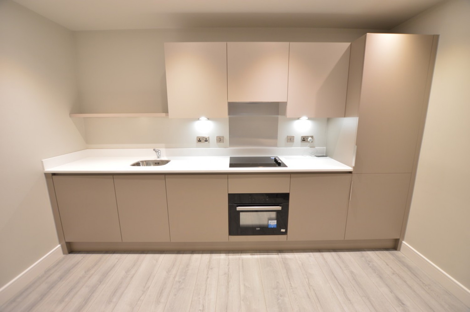 2 bedroom Flat for Letting Petersfield Avenue, Slough, Berkshire