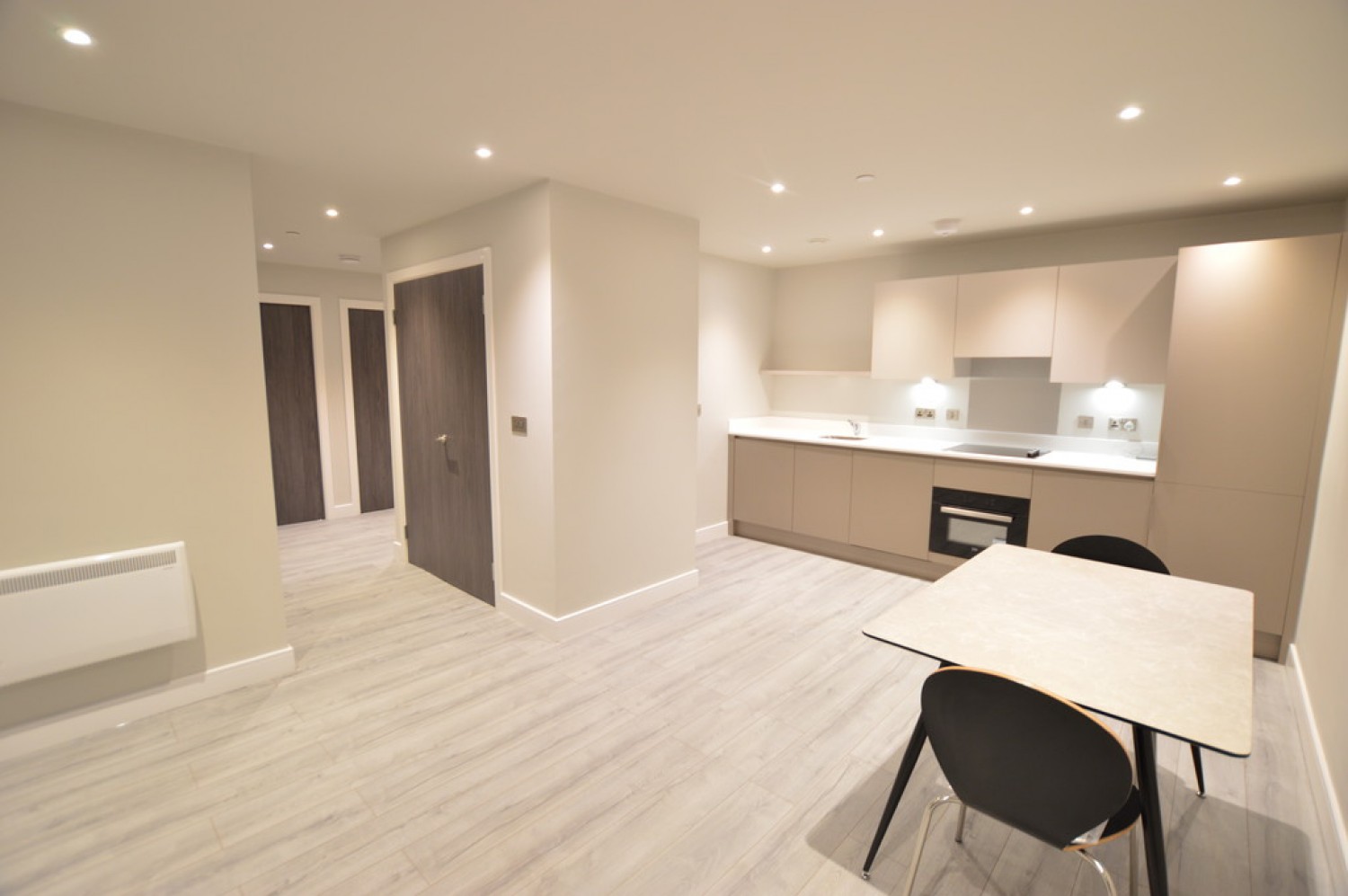 2 bedroom Flat for Letting Petersfield Avenue, Slough, Berkshire