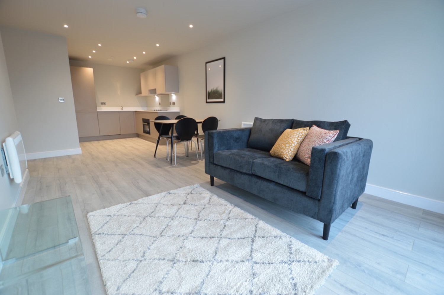 2 bedroom Flat for Letting Petersfield Avenue, Slough, Berkshire