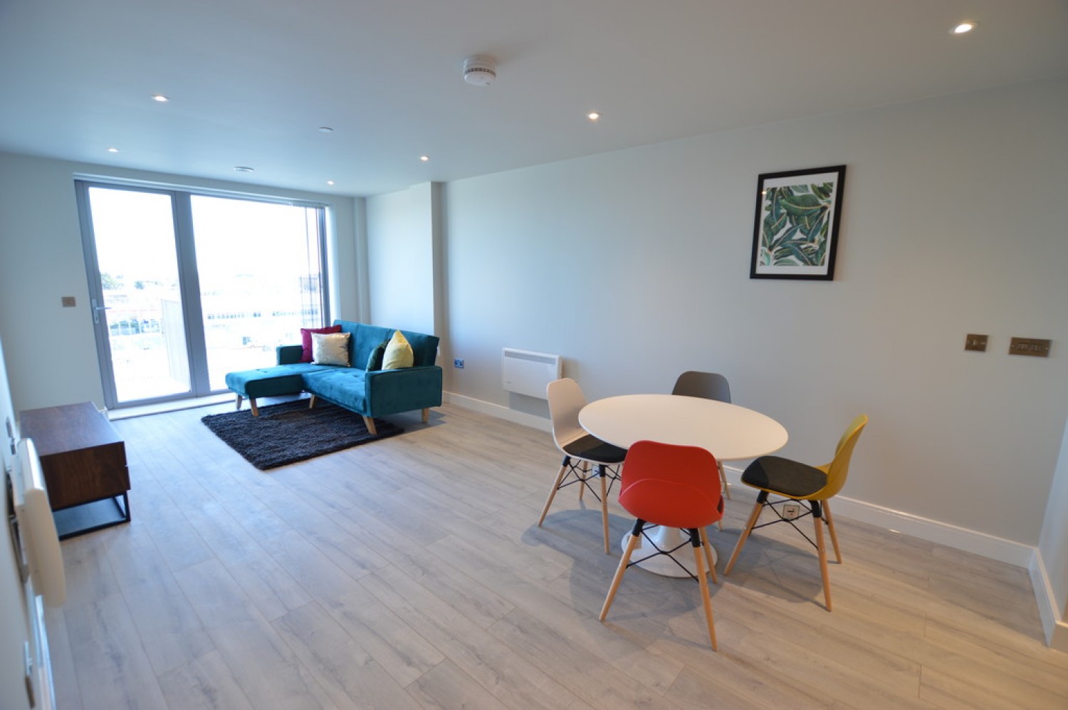 2 bedroom Flat for Letting Petersfield Avenue, Slough, Berkshire