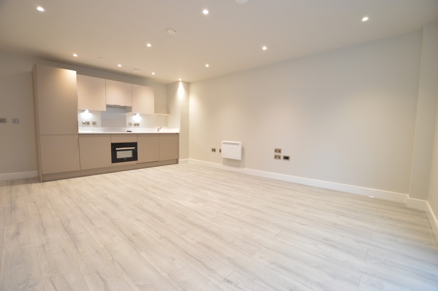 1 bedroom Flat for Letting Petersfield Avenue, Slough, Berkshire