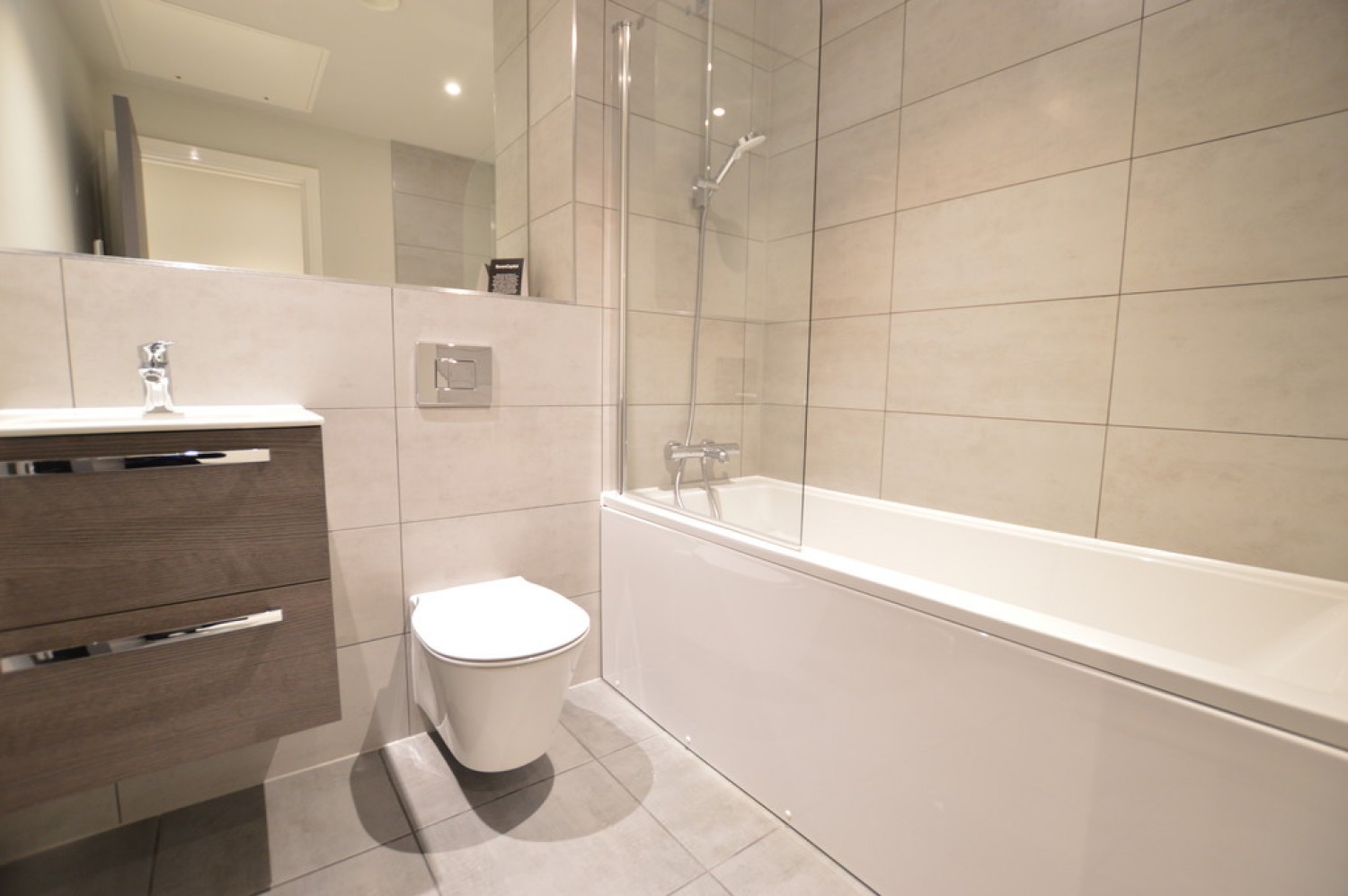 1 bedroom Flat for Letting Petersfield Avenue, Slough, Berkshire