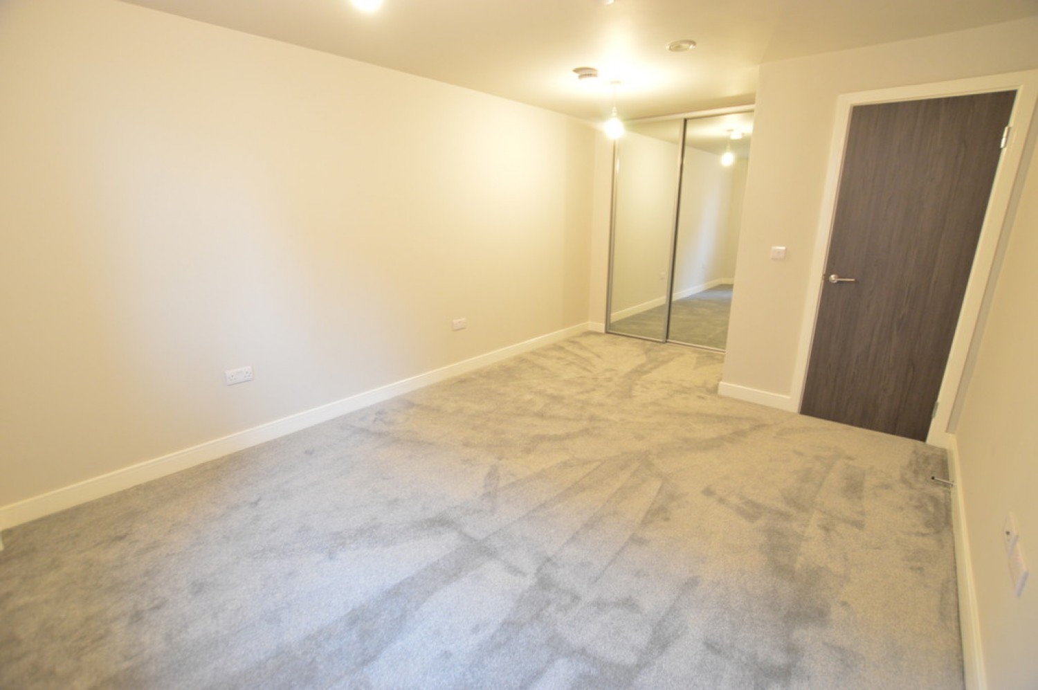 1 bedroom Flat for Letting Petersfield Avenue, Slough, Berkshire
