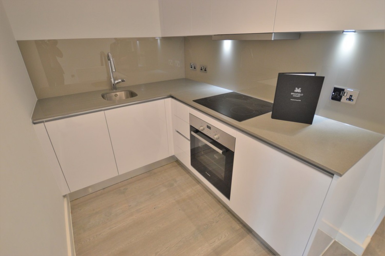 1 bedroom Flat for Letting Bath Road, Slough, Berkshire