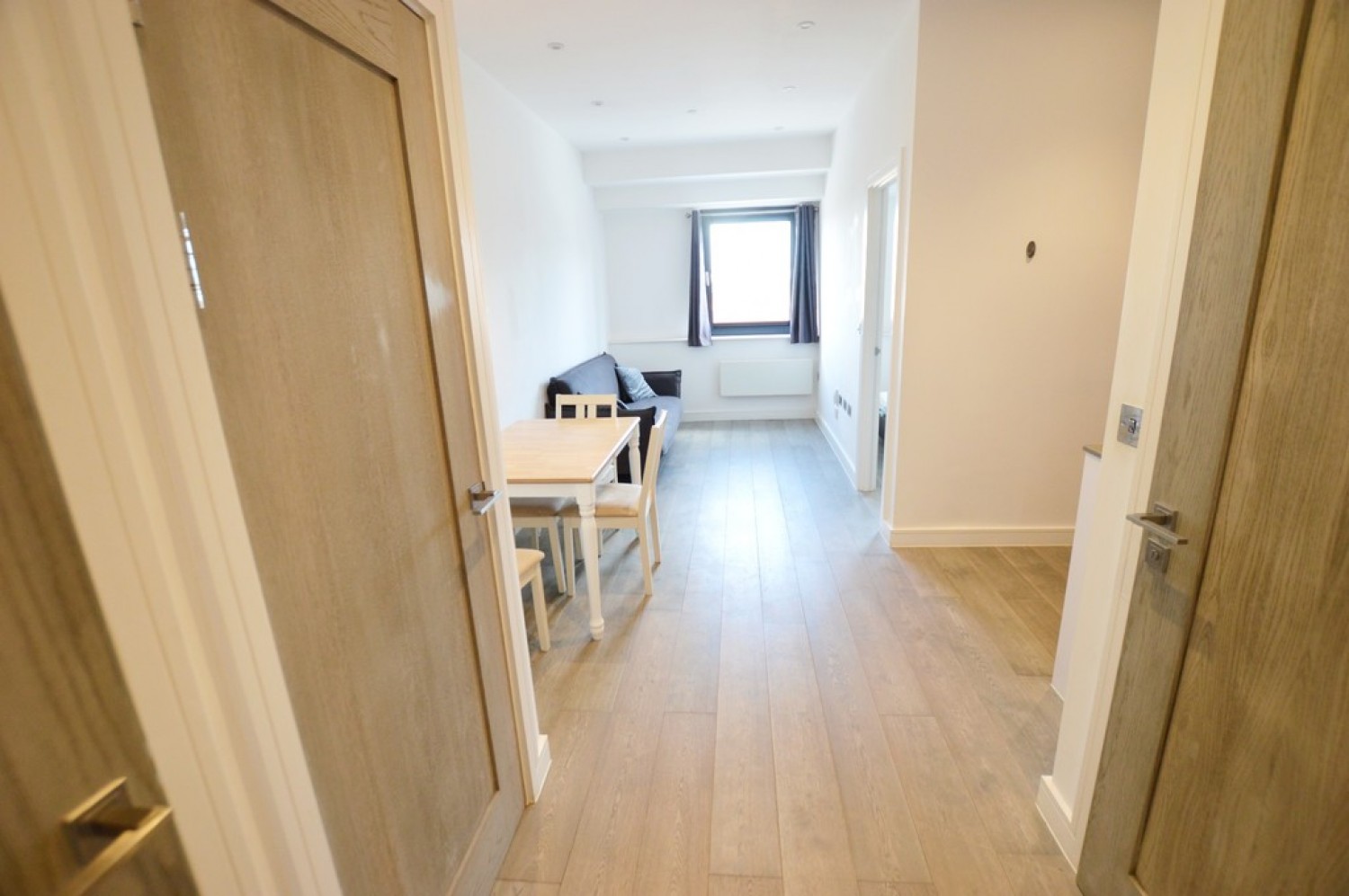 1 bedroom Flat for Letting Bath Road, Slough, Berkshire
