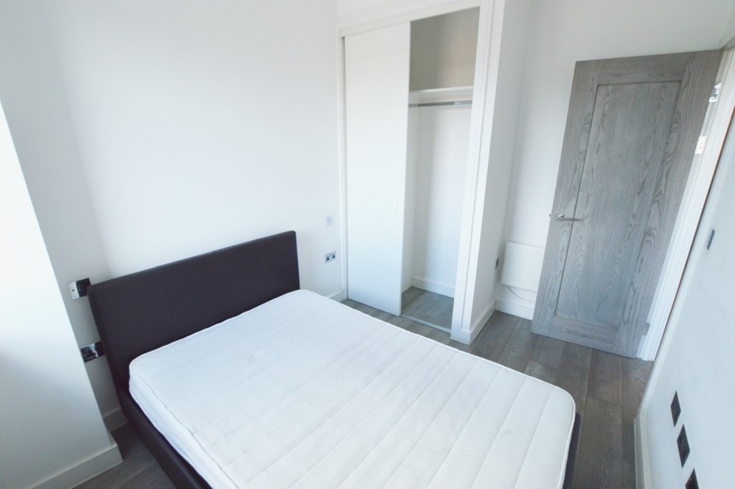 1 bedroom Flat for Letting Bath Road, Slough, Berkshire