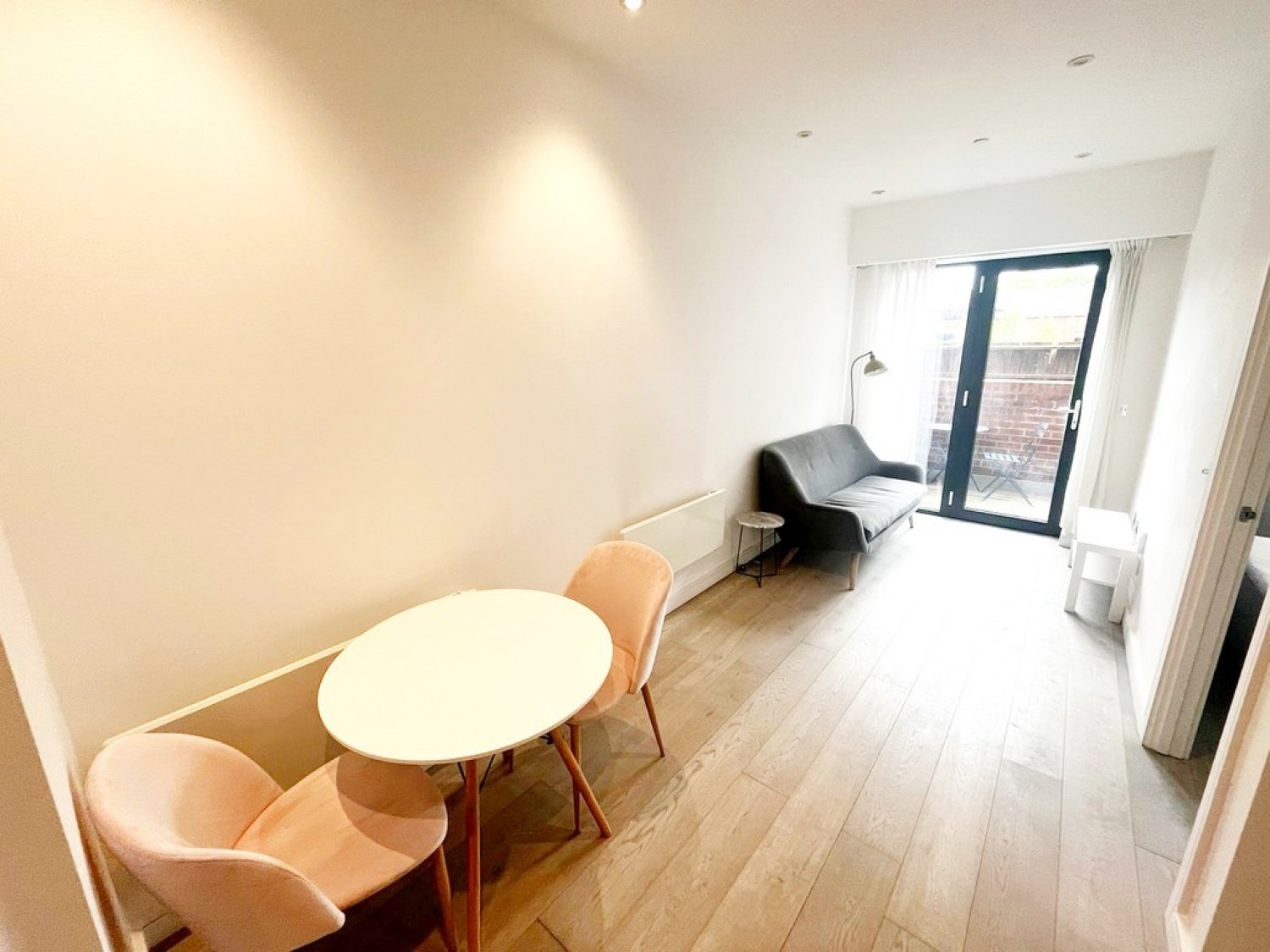 1 bedroom Flat for Letting Bath Road, Slough, Berkshire