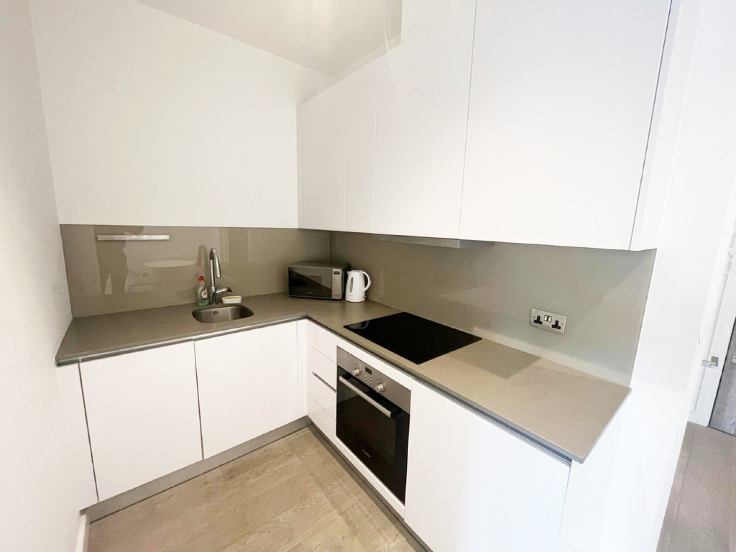 1 bedroom Flat for Letting Bath Road, Slough, Berkshire