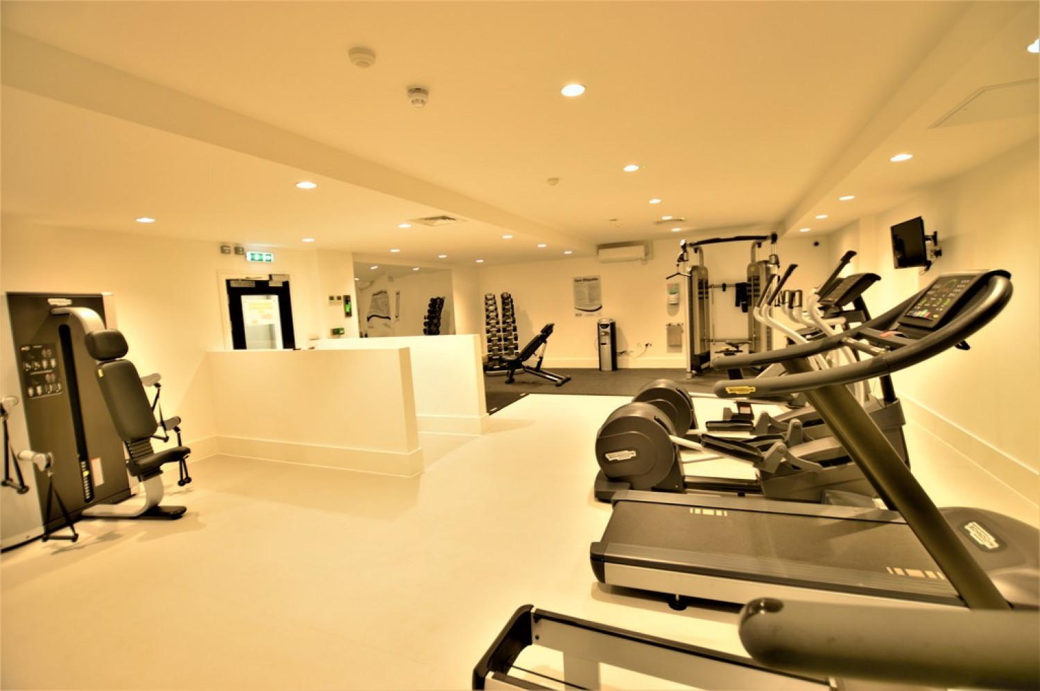 1 bedroom Flat for Letting Bath Road, Slough, Berkshire