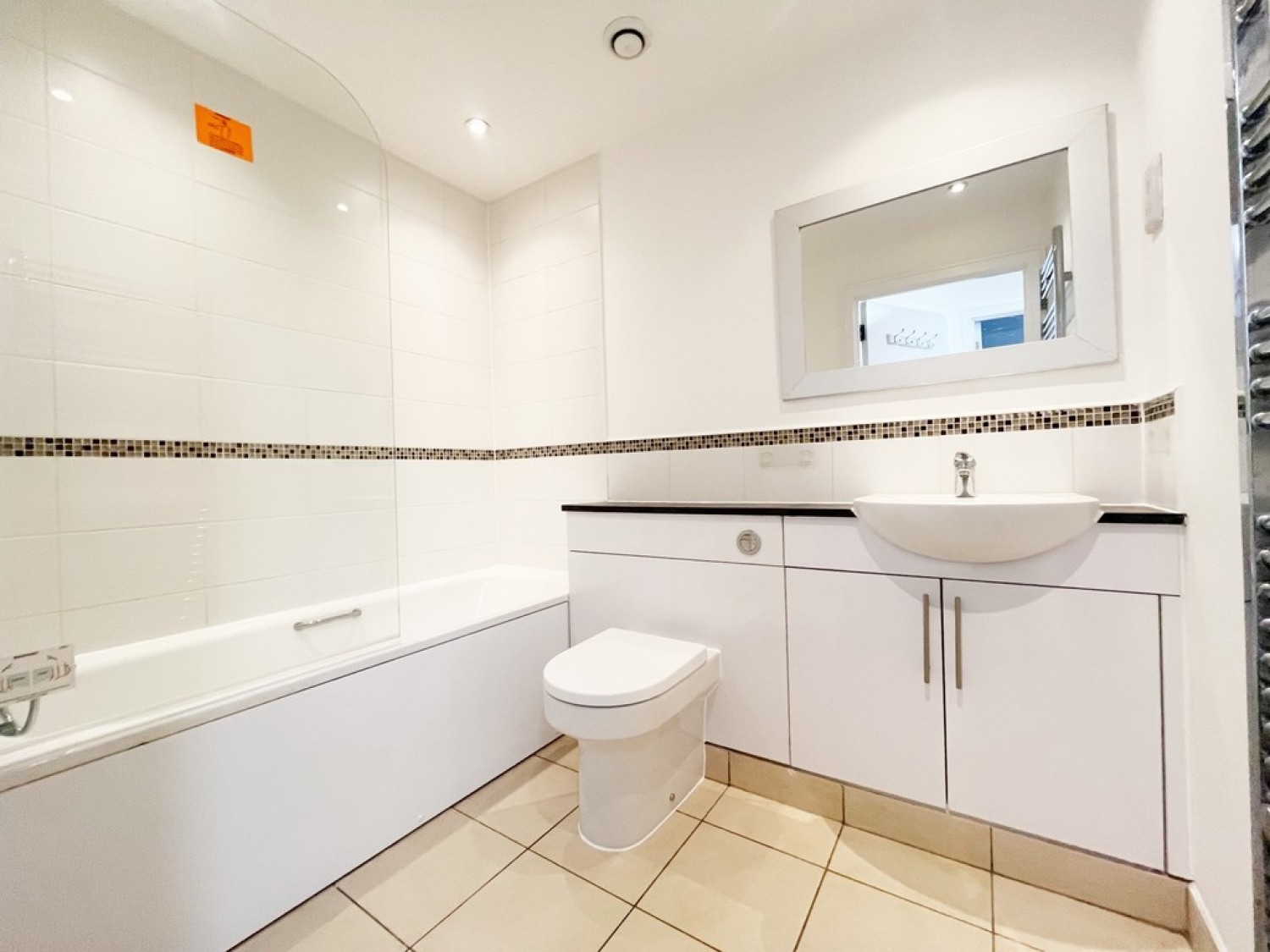1 bedroom Flat for Letting High Street, Slough, Berkshire