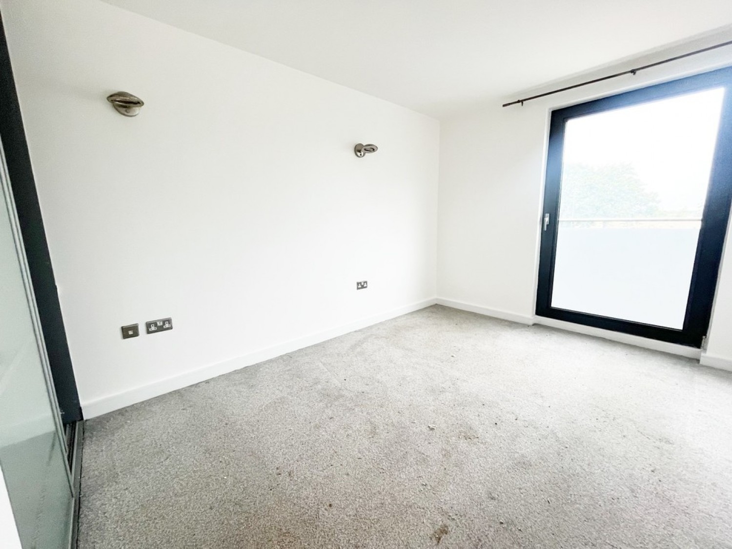 1 bedroom Flat for Letting High Street, Slough, Berkshire