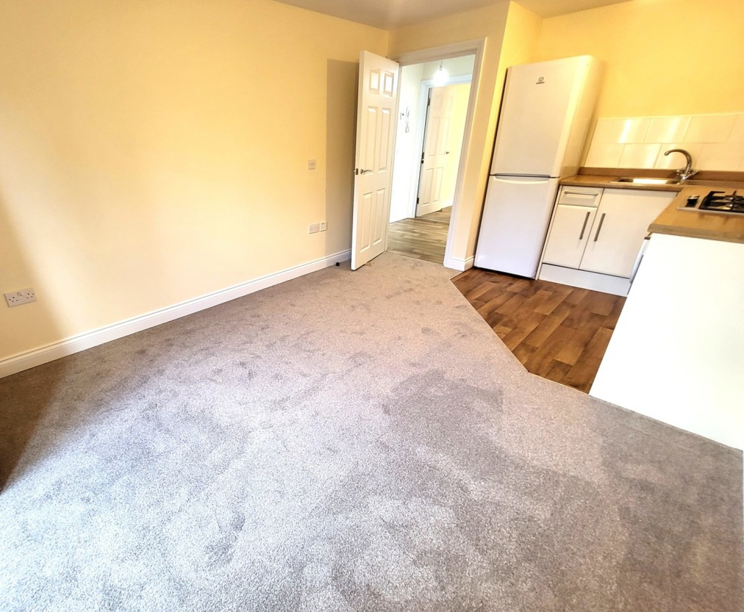 2 bedroom Flat for Letting Blandford Road, Poole