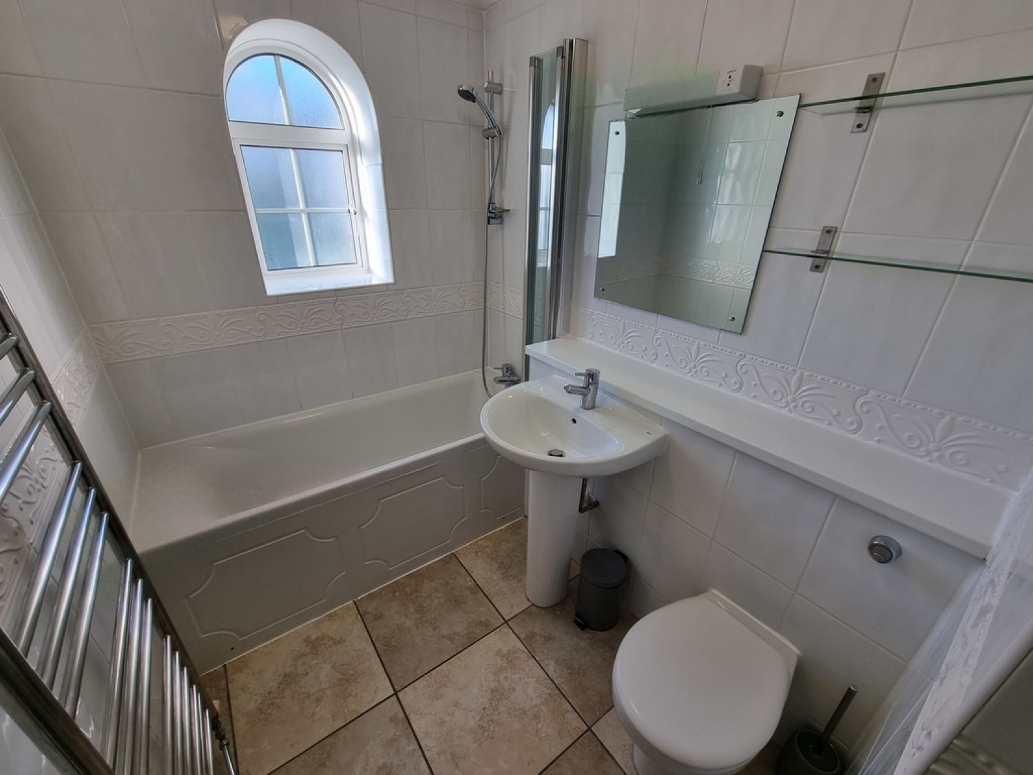 2 bedroom Flat for Letting Sea Road, Bournemouth